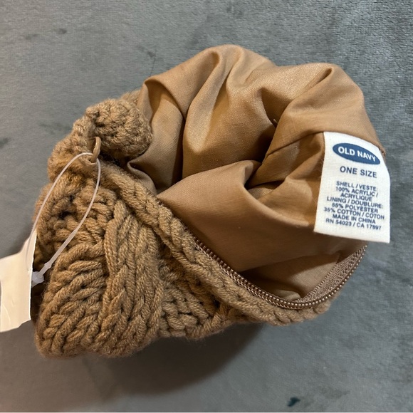 OLD NAVY small cable knit bag with Pom pom 5-1/2” x 7-1/2” - Picture 3 of 3